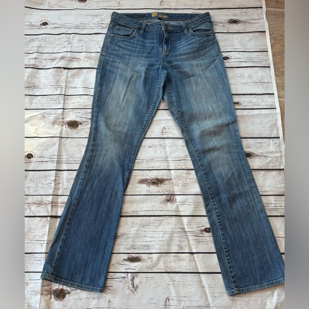 Kut from the Kloth blue jeans Farrah baby bootcut size 6
